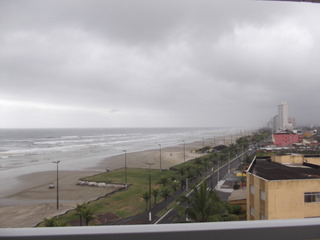 Apartamentos 1/2 Dorms. na Praia