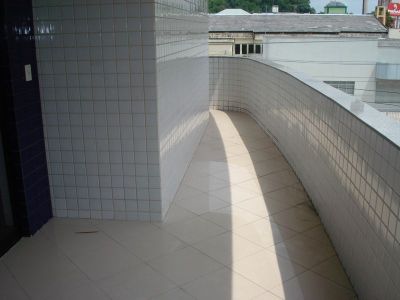 3 suítes  com armários e sacadas