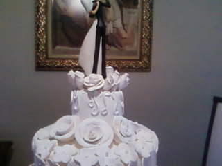 ALUGUEL DE BOLO CENOGRÁFlCO COM NOlVlNHOS CLÁSSlCOS PARA NOlVAS DE BOM GOSTO/R$25O,OO 