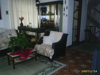 NO GUARUJÁ REGIÃO DA BRUNELLA - PREDIO 3 ANDARES