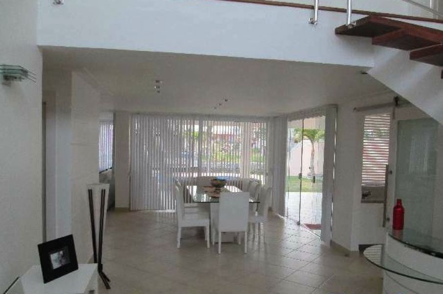 Casa a venda em Búzios, frente ao canal da Marina 