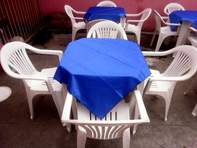 Alugamos Mesas e cadeiras de plástico para festas em geral.