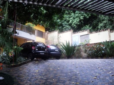 CASARÃO DUPLEX 5 QUARTOS 2 SUITES, PISCINA E CHURRASQUEIRA NO ANIL! SÓ R$ 850.000,00