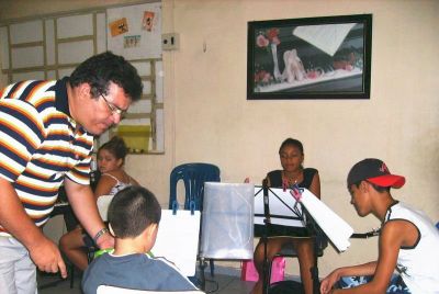 Aulas particulares de Violão e Teclado em sua casa.....