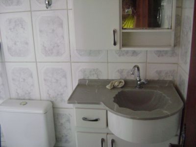 Casa com 02 dorms, 02 WC e 02 vagas