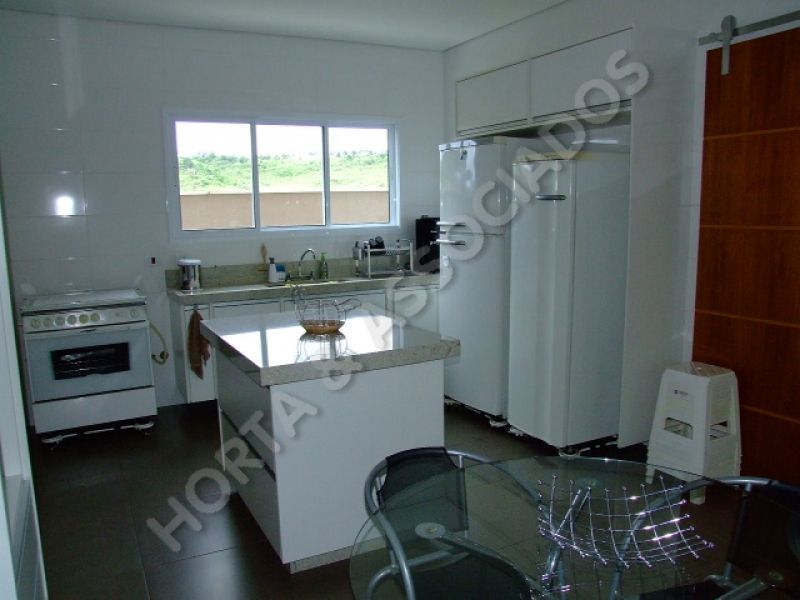 Sobrado de alto padrão em condomínio em Atibaia-SP 5 dormitórios