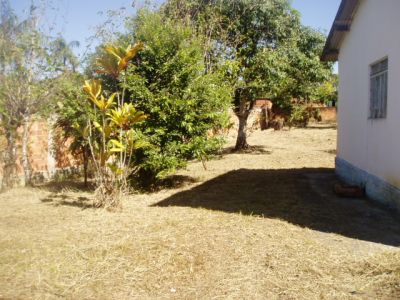 CASA COM TERRENÃO 