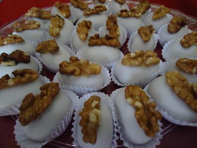 DOCES E SALGADOS PARA FESTAS