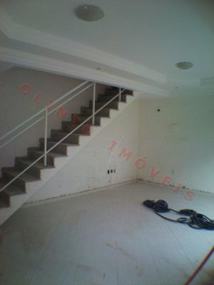 Olinto Imóveis vende Duplex 2 Quartos no Village em Rio das Ostras