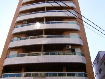 Criança Feliz na Praia Grande