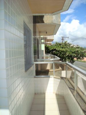 primeiro andar com área externa , semi mobiliado, uma graça