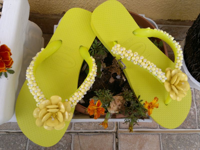 Havaianas bordadas e decoradas para Copa do Brasil