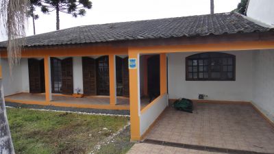 Linda casa à venda perto do Parque Tingui