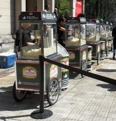 Carrinho de Pipoca e Pipoqueira elétrica para eventos Laura Show Festas