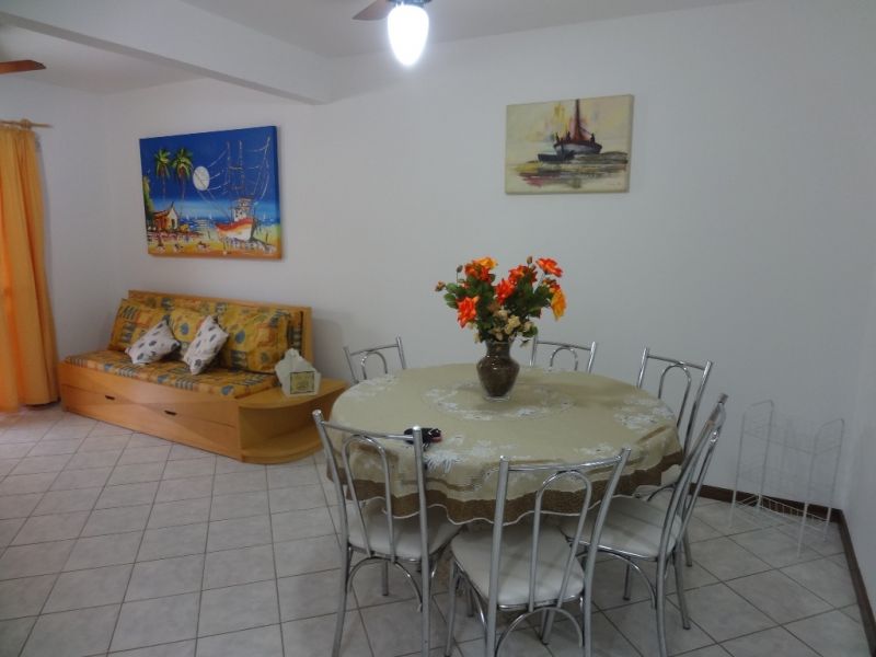 Bonbinhas centro cond fech 50 mtrs do mar 