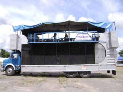 CAMINHAO TRIO ELETRICO