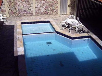 Vendo 4 quartos(3 suítes)