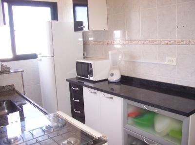 APARTAMENTO FRENTE AO MAR COM 2 SACADAS