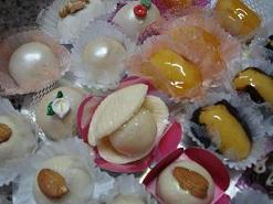 Doces juninos maça do amor cupcake bolo decorado docinhos finos e modelados buffet completo pirulito