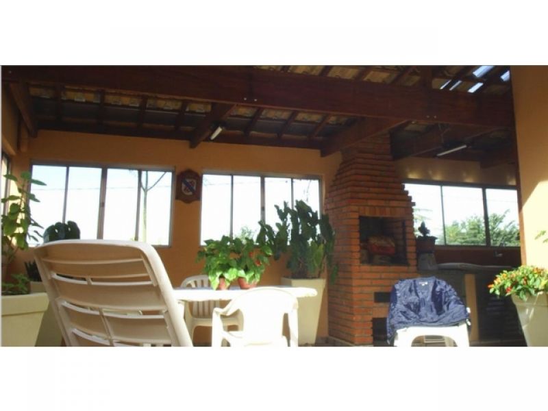 Vi523, excelente casa, de frente para area verde, com edicula