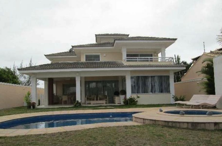 Casa a venda em Búzios, frente ao canal da Marina 