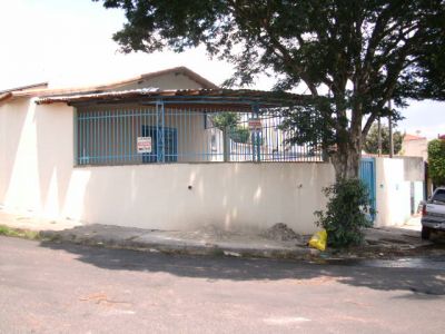 CASA EM BOTUCATU-S.P - JD REFLORENDA