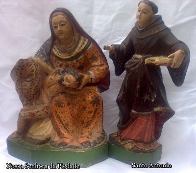 Escultura em madeira policromada