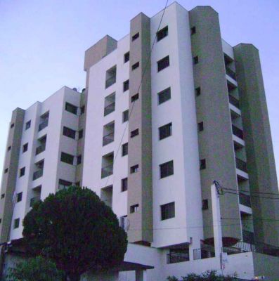 Apartamento bem localizado, amplo, 3 quartos e vista panorâmica deslumbrante.