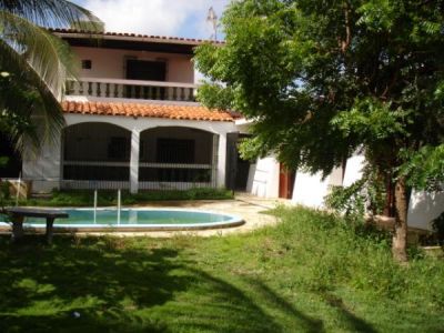 PRAIA DO ICARAI, CASA COM PISCINA A 100M DA PRAIA