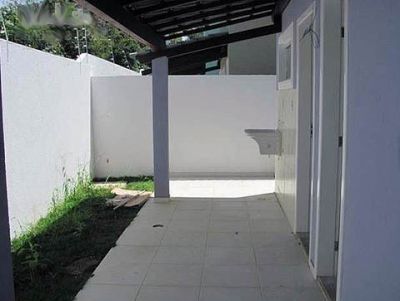 Casa duplex em condomínio fechado a venda em Buraquinho, Lauro de Freitas, Bahia