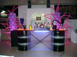 Sonorização, Iluminação, DJ, Telão, Barman entre outros serviços.