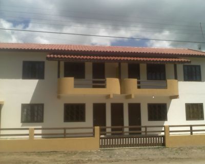 Alugo apartamento a 150 metros da praia