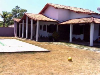 EXCELENTE CASA COM PISCINA