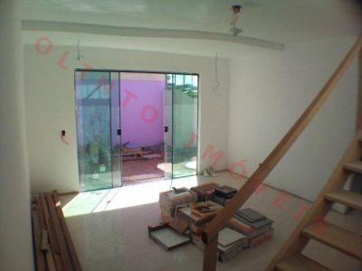 Olinto Imóveis vende Duplex 2 qts no Village em Rio das Ostras