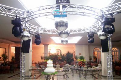 DJ'S, Sonorização, Iluminação, Telão, Projetores, Estrutura de Alumínio