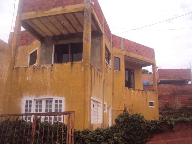 Sobrado de Esquina com 07 Quartos na SUCUPIRA R. FUNDO I