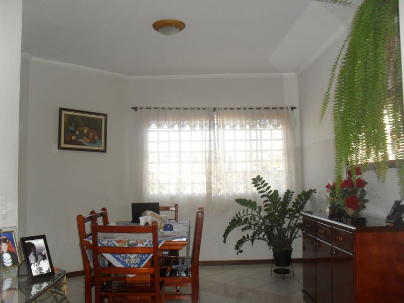 Casa em Valinhos - bairro bem localizado, próximo ao centro