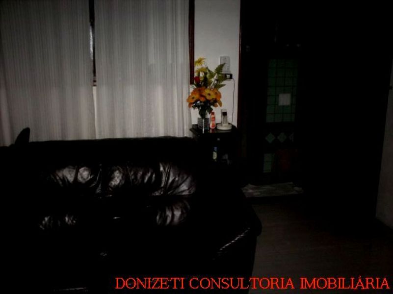 Casa no centro lugar tranquilo e seguro perto de mercado, padaria, escola.