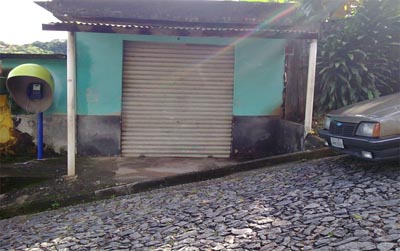 Casa com 02 dorms e salão comercial em Itaquá