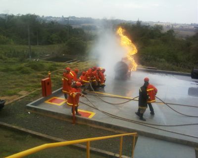 STRATEGIC FIRE CURSOS DE BOMBEIRO CIVIL E BRIGADA