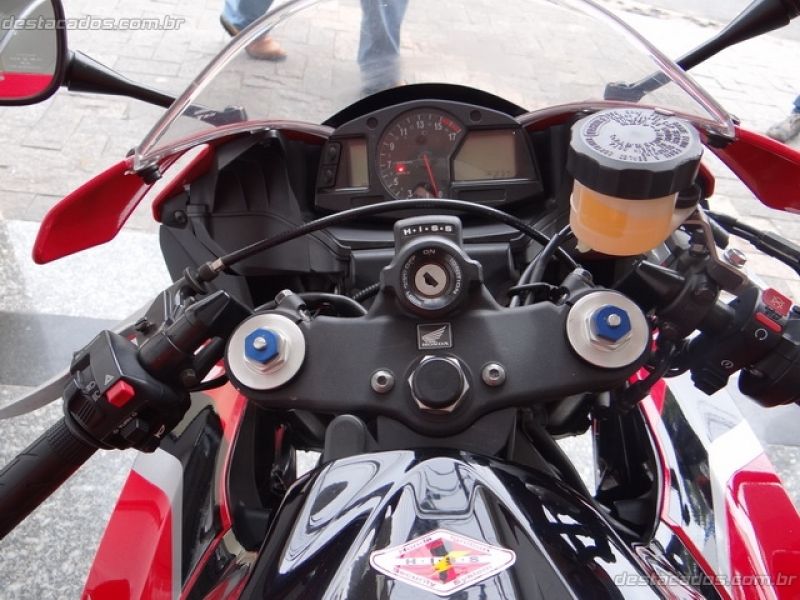 CBR 600RR - Vermelha