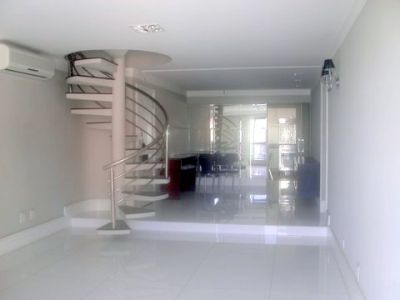 Santos cidade dormitório! Coberturas próximas da praia, alto padrão.