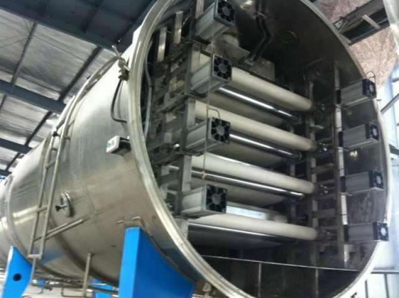 Vacuum dryers