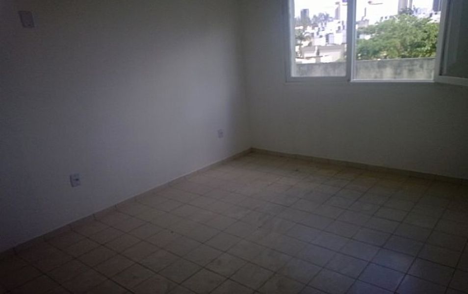 Excelente Apartamento em Candelária - Cód. 1125
