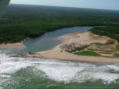 Casa Espetacular à beira-mar no Litoral Norte da Bahia - Brasil.