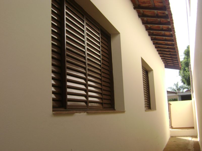 AMPLA CASA, PARA LOCAÇÃO, QUINTAL GRANDE,R$1.200,00