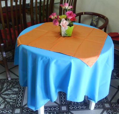 Locação de Toalhas de Mesa Cores Variadas.