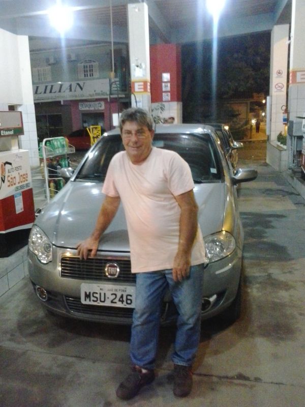 Motorista com carro para viagens ou utilizando o carro do próprio cliente.