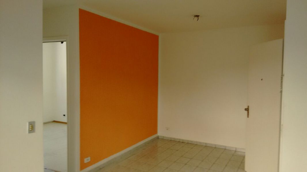Apartamento com sacada e piscina próximo ao metro