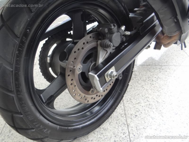 DL 650 V-STROM- PRETA